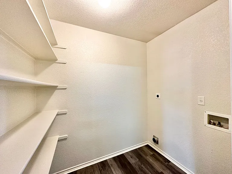 3900 Bolivar Dr — Photo 9