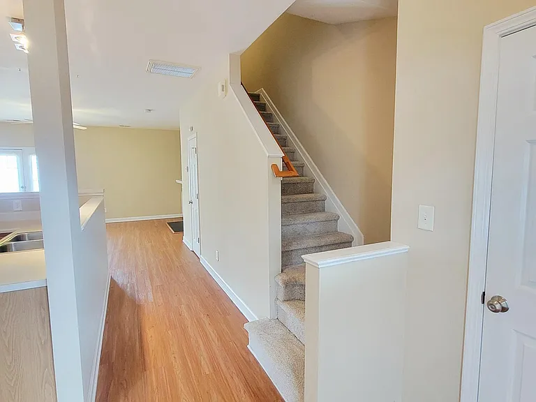 8327 Glenwood Springs Ct — Photo 3