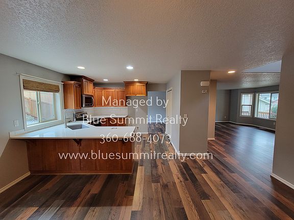 3rd image of 3628 Astaire St NE