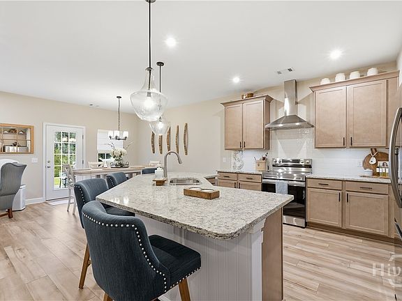 4th image of 225 James Drive