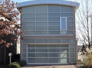 1975 Skyelar Ct, Highland Park, IL 60035