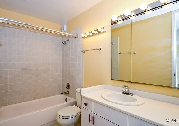 3rd image of 1660 N La Salle St #1207