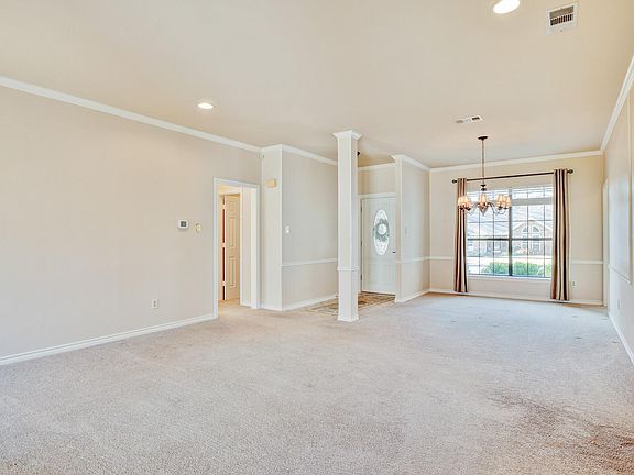 3rd image of 2900 Creekview Cir