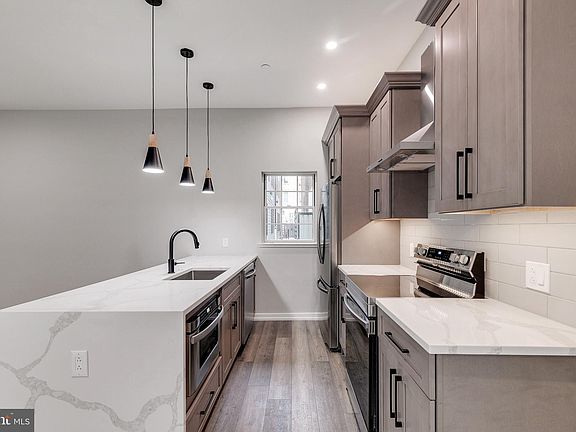 4th image of 752 S 16th St #1C