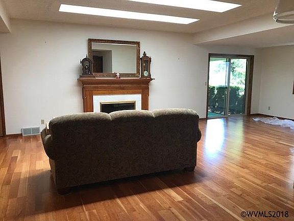 2nd image of 3148 Oakcrest Dr NW