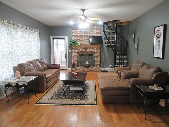 5th image of 805 W Wood St