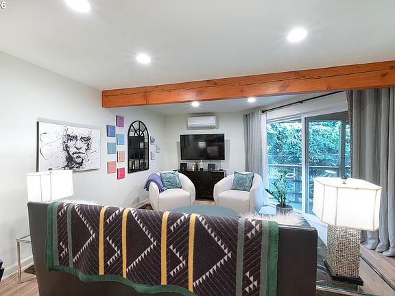 5th image of 303 Country Club Rd