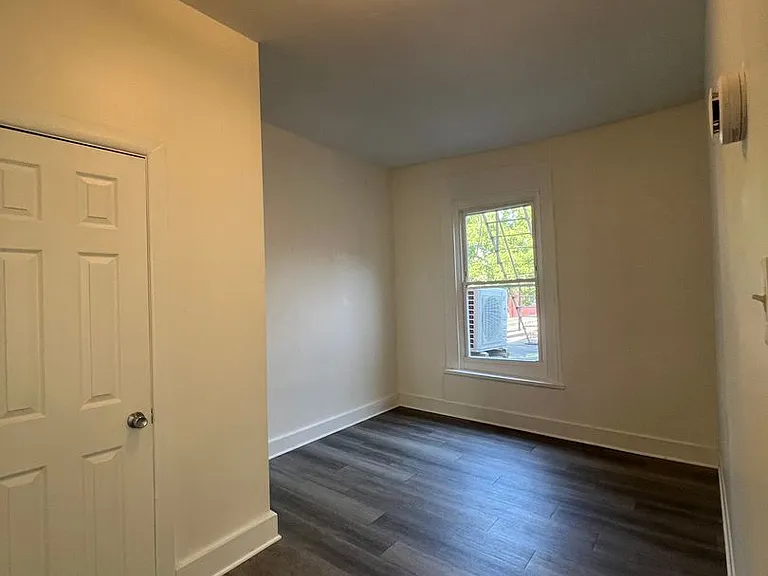 207 - 209 Locust St — Photo 8