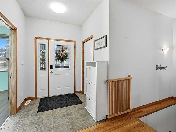 3rd image of 104 E Ackerman Cres