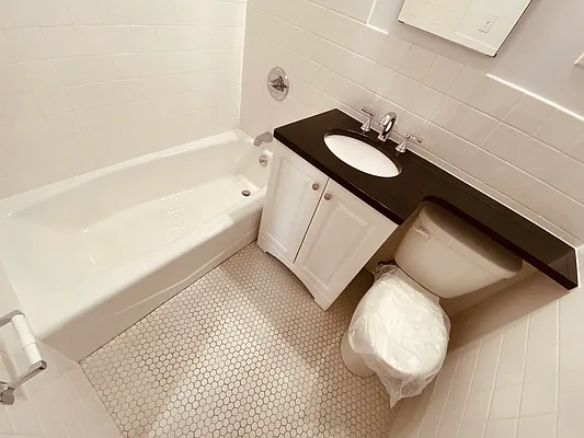 Rented by Metropolis Real Estate of Manhattan | media 25