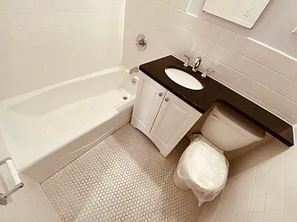 Rented by Metropolis Real Estate of Manhattan