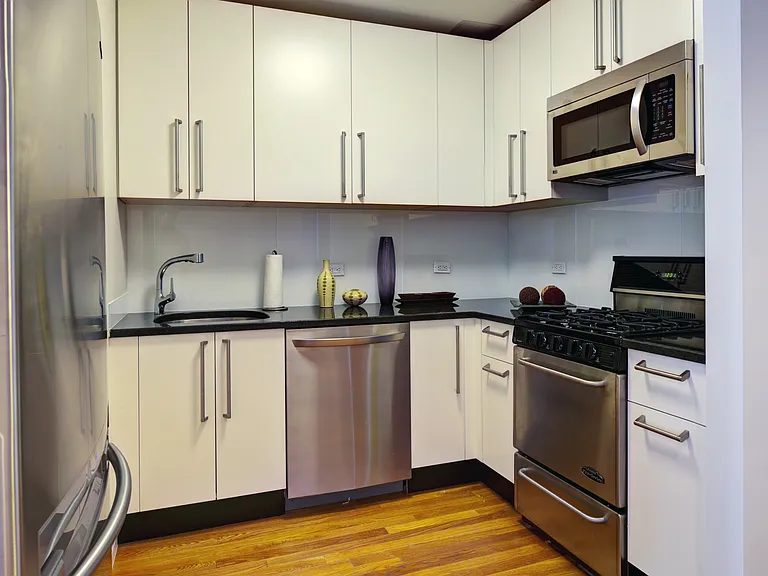 40 Gold St #7B — Photo 4