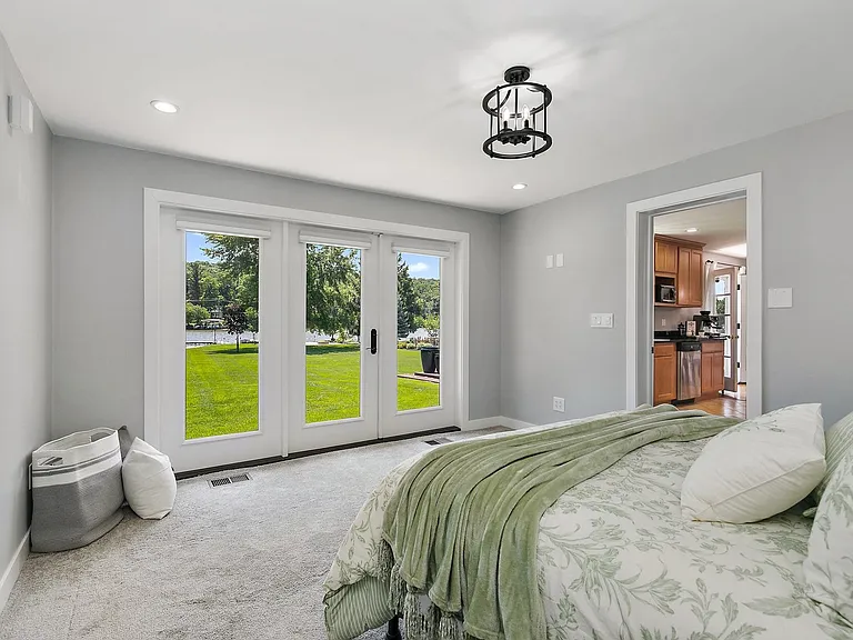 1037 N Harrison St — Photo 14
