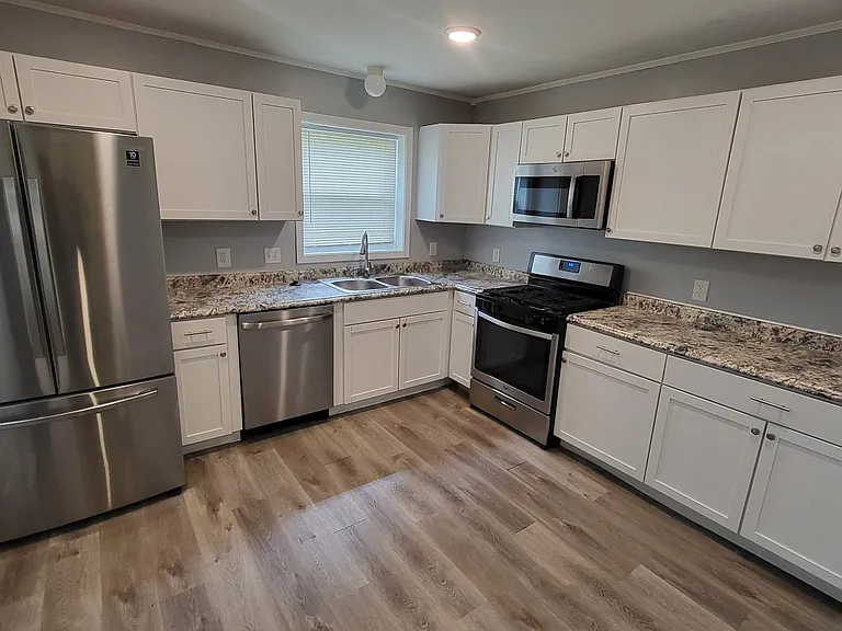 608 Bernard Ave — Photo 6