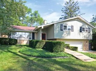 2 Pine Hill Ln, Oak Brook, IL 60523