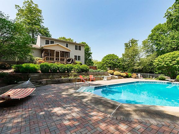 3rd image of 48 Briar Patch Ln