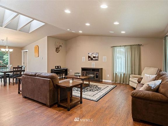 4th image of 12808 156th St NW