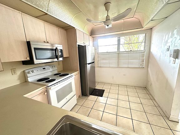 4th image of 2005 Granada Drive #K1