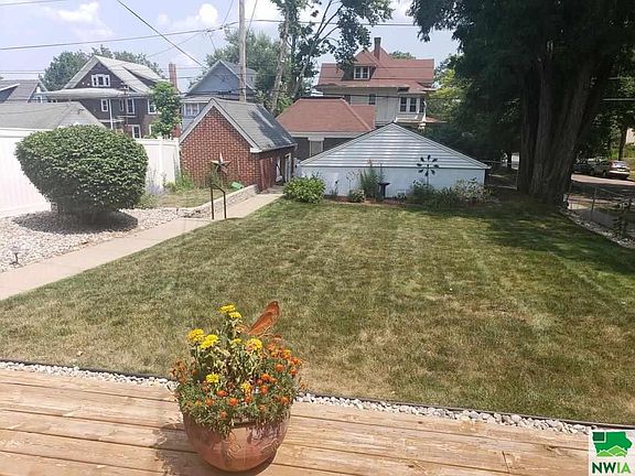 3rd image of 2300 Nebraska St