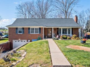 204 Surrey Rd, Staunton, VA 24401