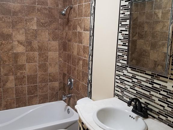 4th image of 21 Valleyview Dr #B