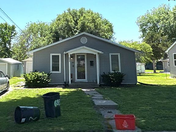3rd image of 652 E Mitchell St