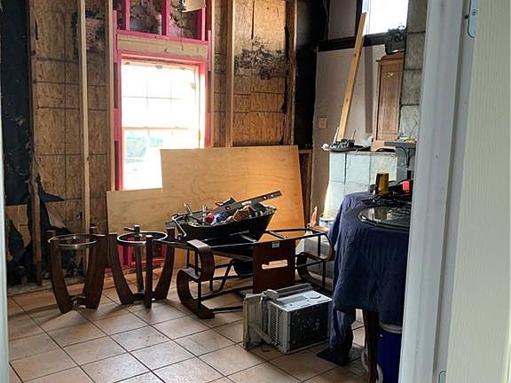 4th image of 1028 Minden Ave