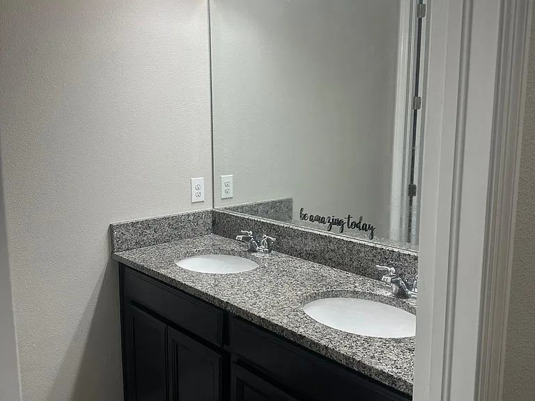 Full Bathroom 2