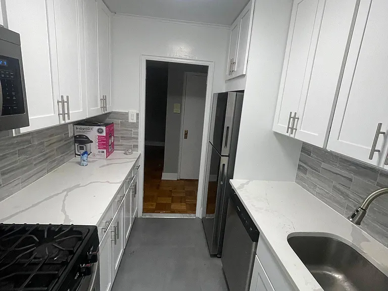 71st Cres — Photo 2