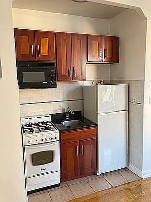 5th image of 2194 3rd Ave #4F