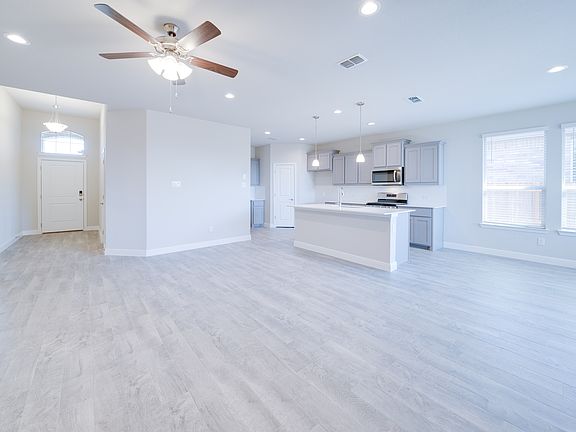 3rd image of 413 Roundstone Rd