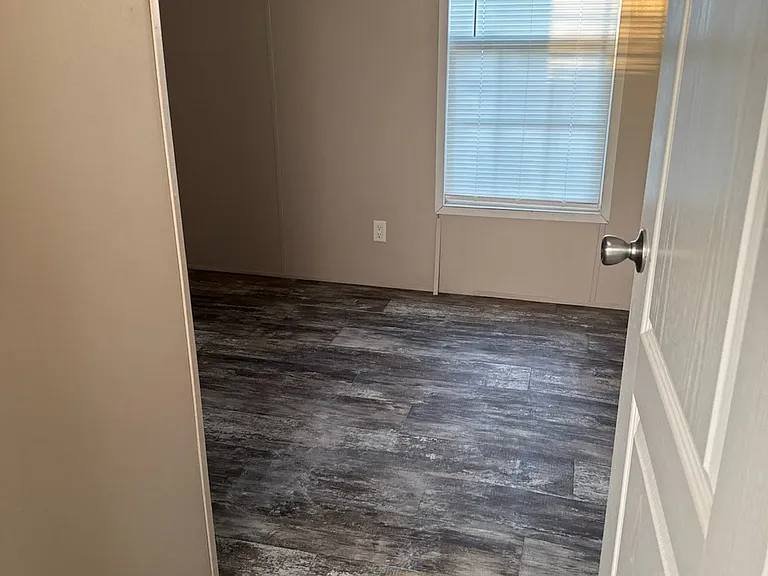 2130 Rand Morgan Rd — Photo 9