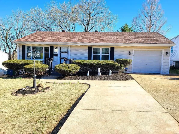 9112 Leamont Dr, Saint Louis, MO 63136