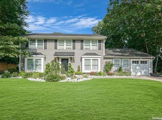 20 Long Acre Ln, Dix Hills, NY 11746