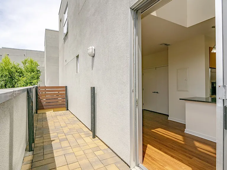 5540 Doyle St — Photo 10