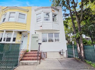 821 W Fingerboard Rd, Staten Island, NY 10305