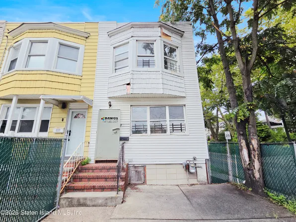 821 W Fingerboard Rd, Staten Island, NY 10305