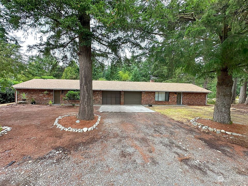 Beautiful Brick Duplex in the Heart of Puyallup>