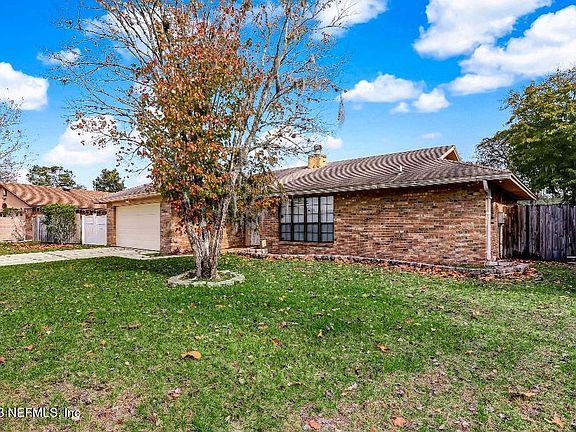 3rd image of 6285 Cranberry Ln W