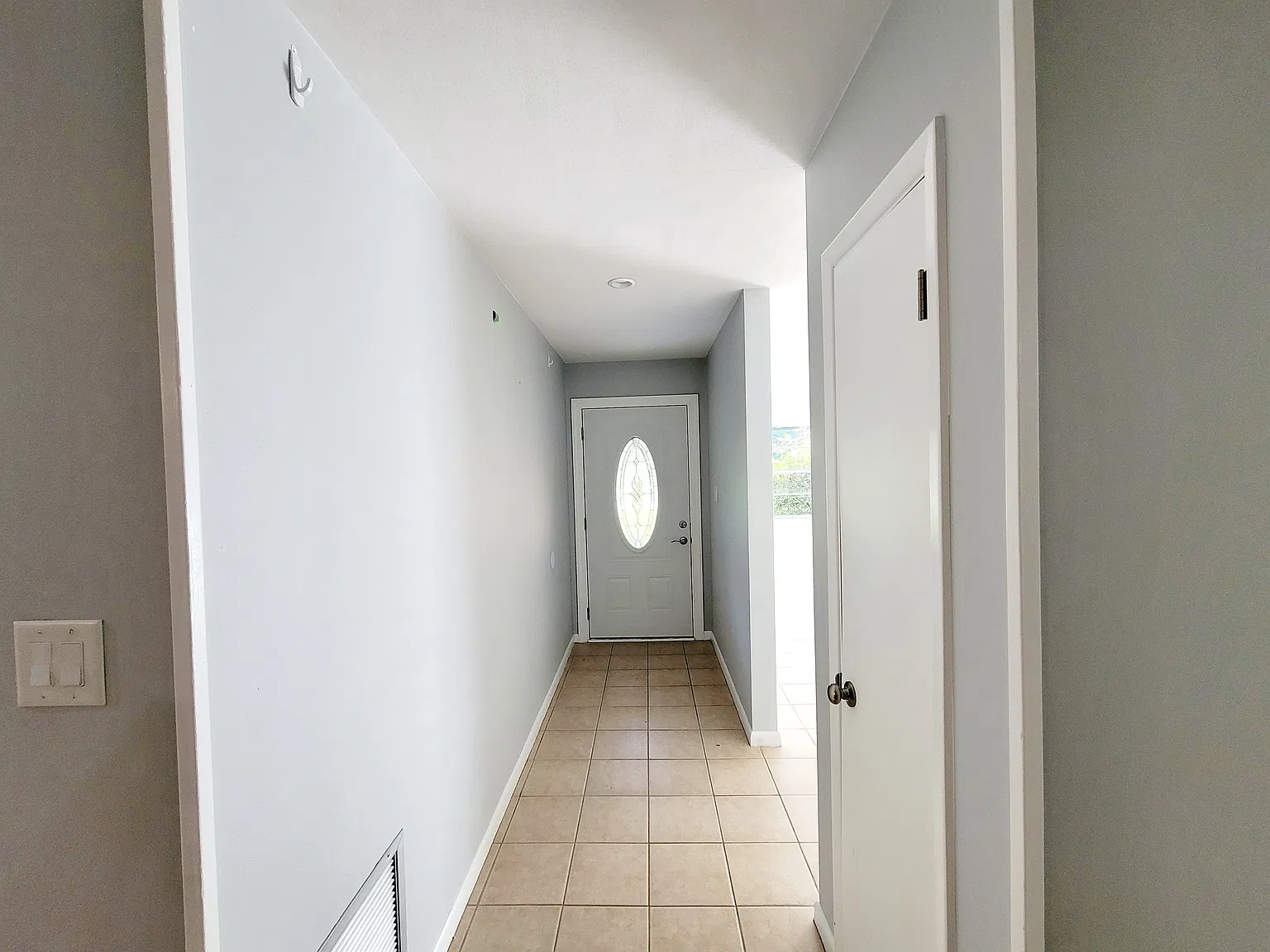 4 bed, 1984 sqft, $3,400 — Photo 4
