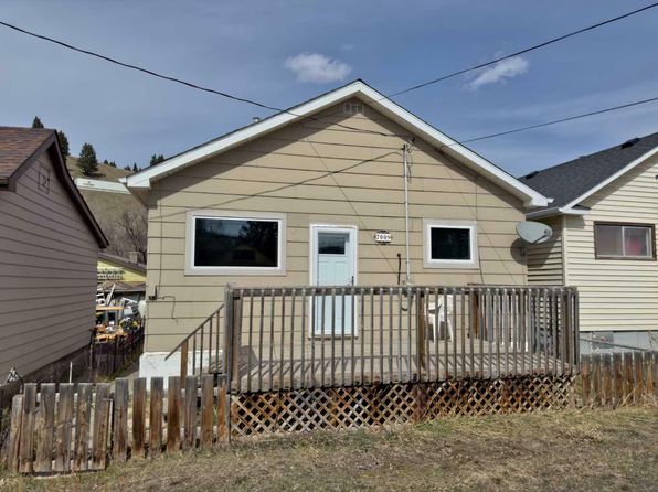 7009 18th Ave, Crowsnest Pass, AB T0K 0M0