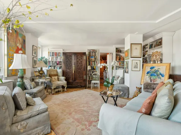 2166 Broadway 20A image 3 of 9