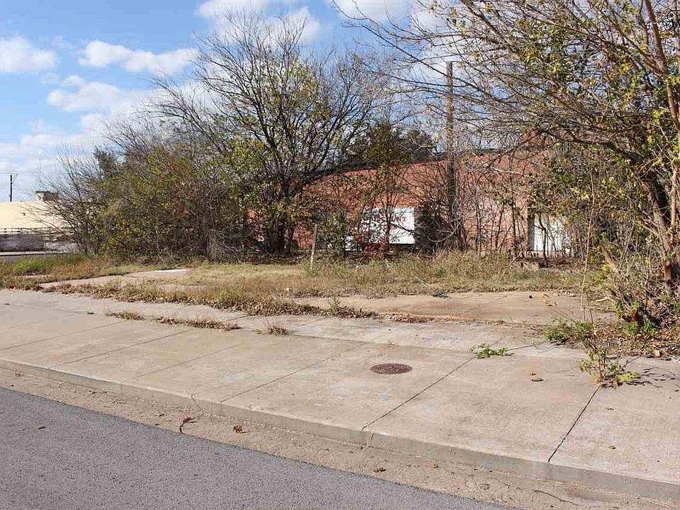 2nd image of 618 6th St