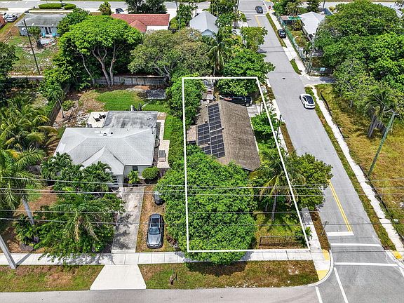 3rd image of 310 SE 8TH Street