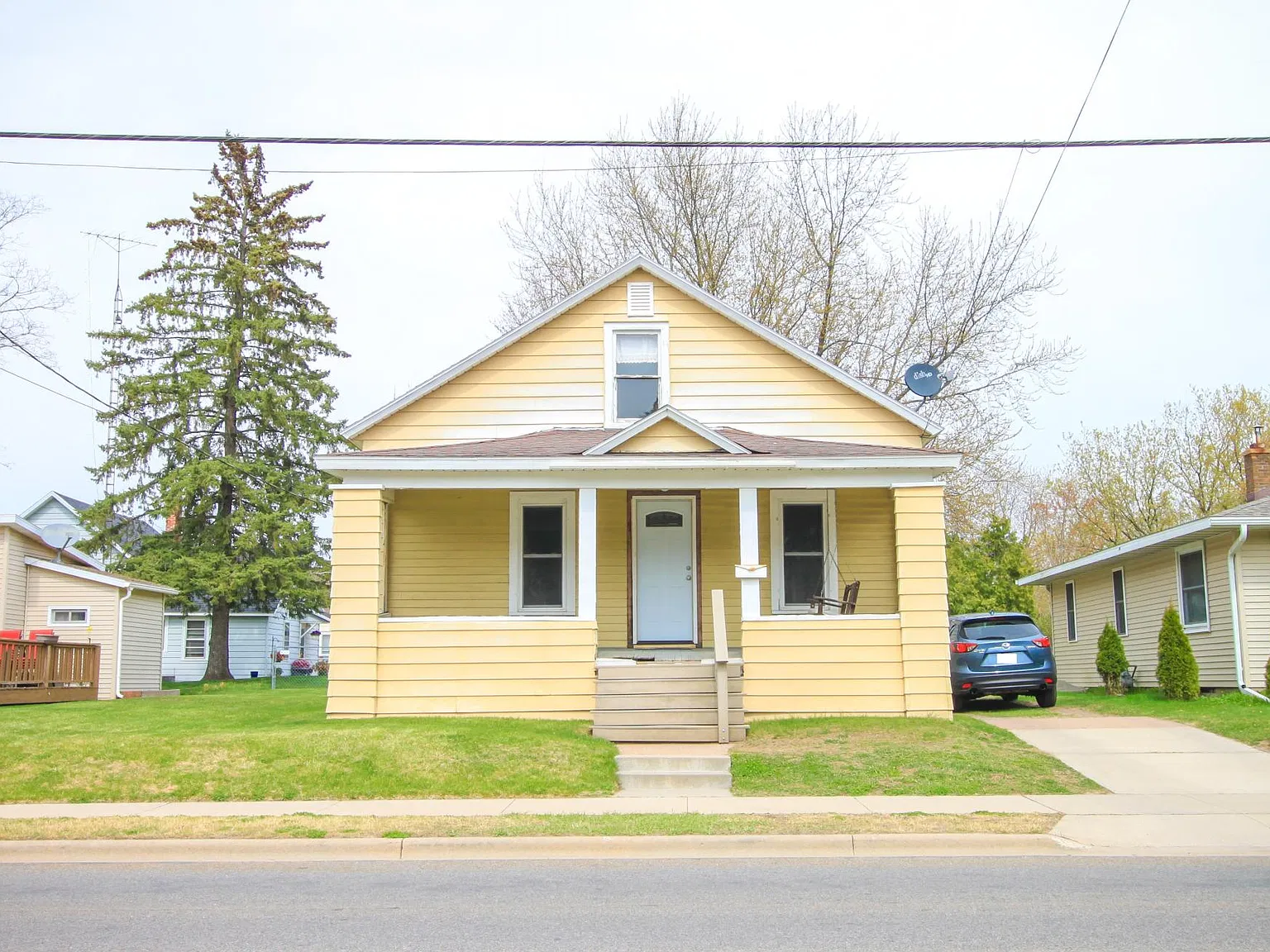 3 bed, 1.5 bath, 1040 sqft, $1,450 — Photo 2