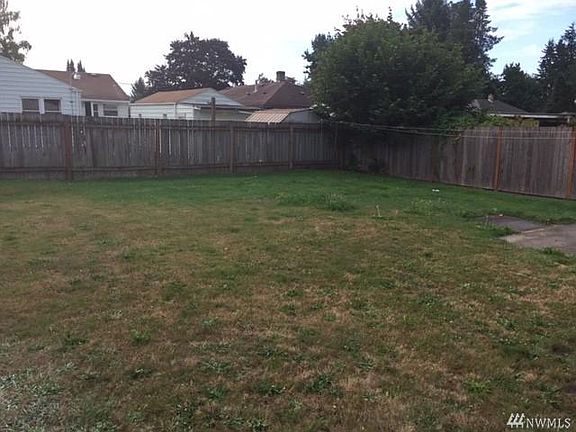 2nd image of 10908 Valley Ave E