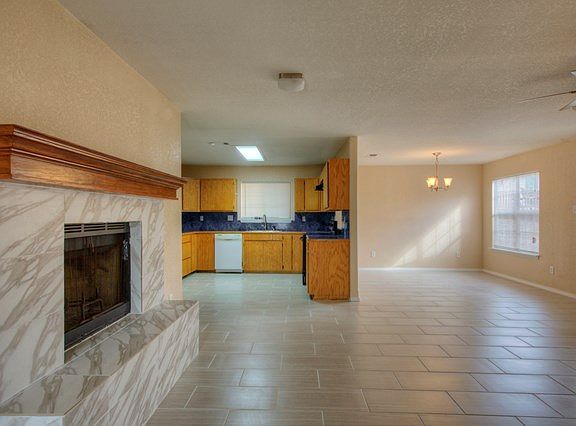 2nd image of 606 Oak Valley Dr
