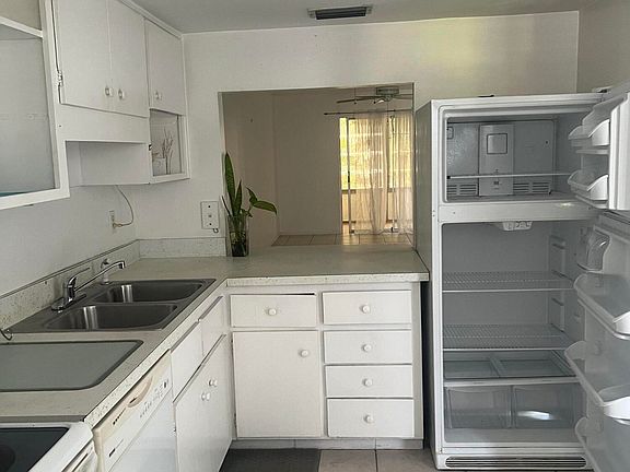4th image of 1151 Carlton Court #103
