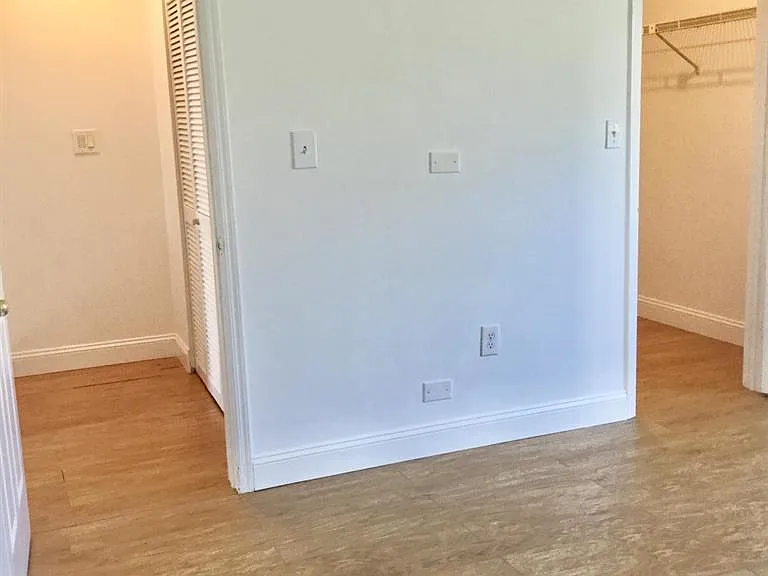 682 Darlington Dr — Photo 17