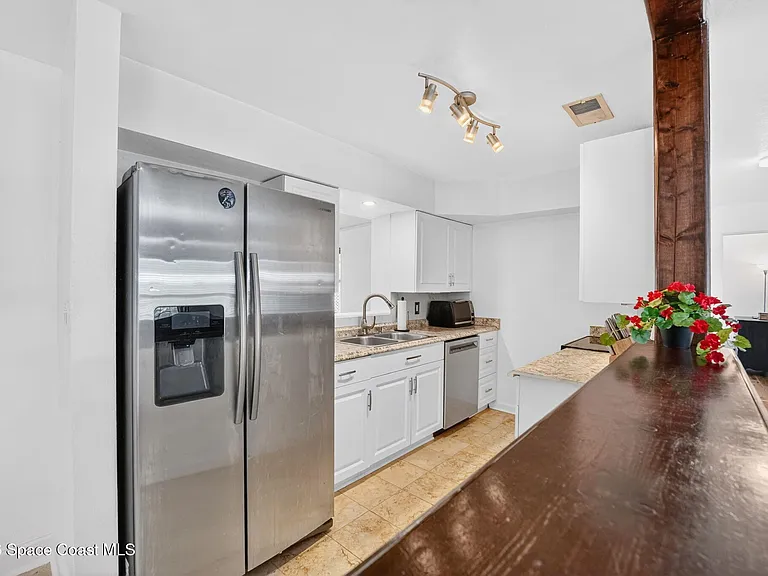 1514 Elm Ter — Photo 8